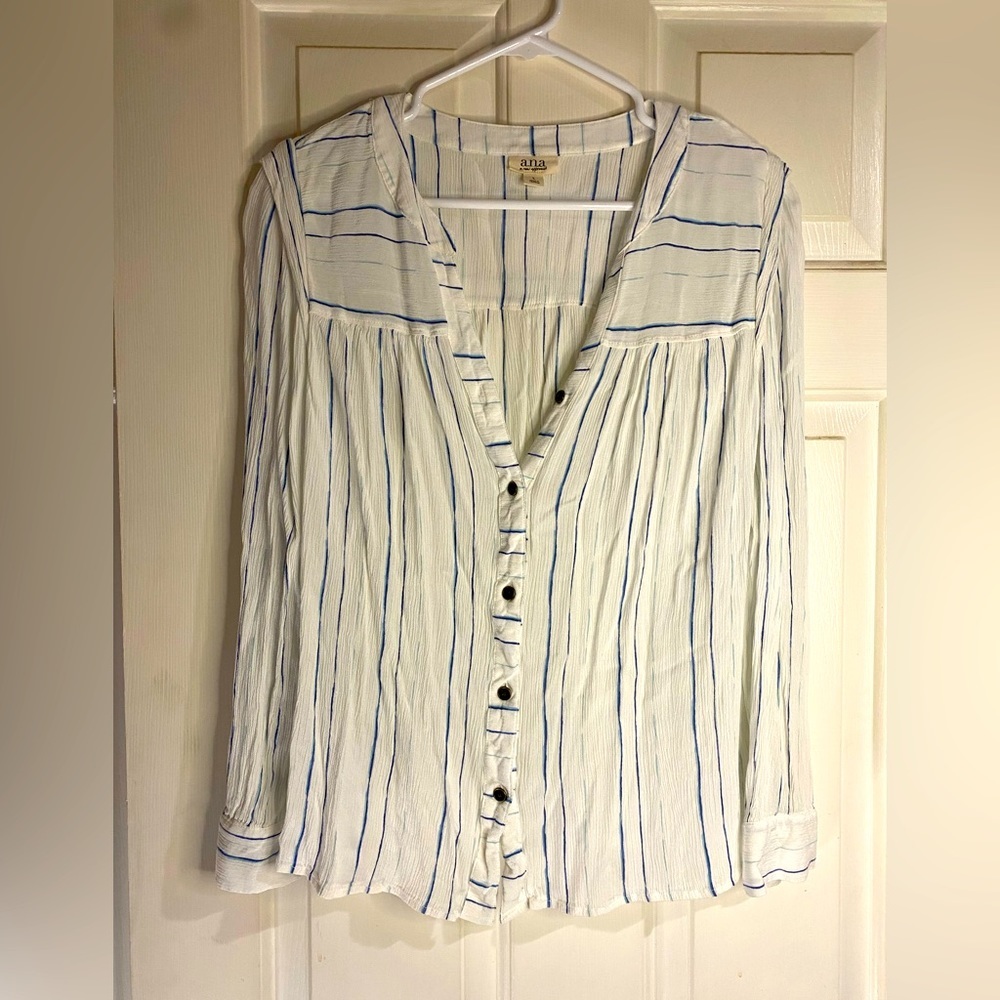 ❌❌SOLD❌❌ 
ANA Button Down Blouse